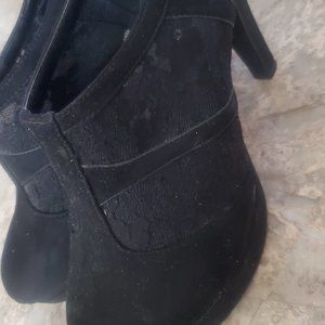 Woman's Black heel